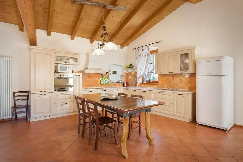 Apartment Casale Faigolo-Vista Lago Navene Italy